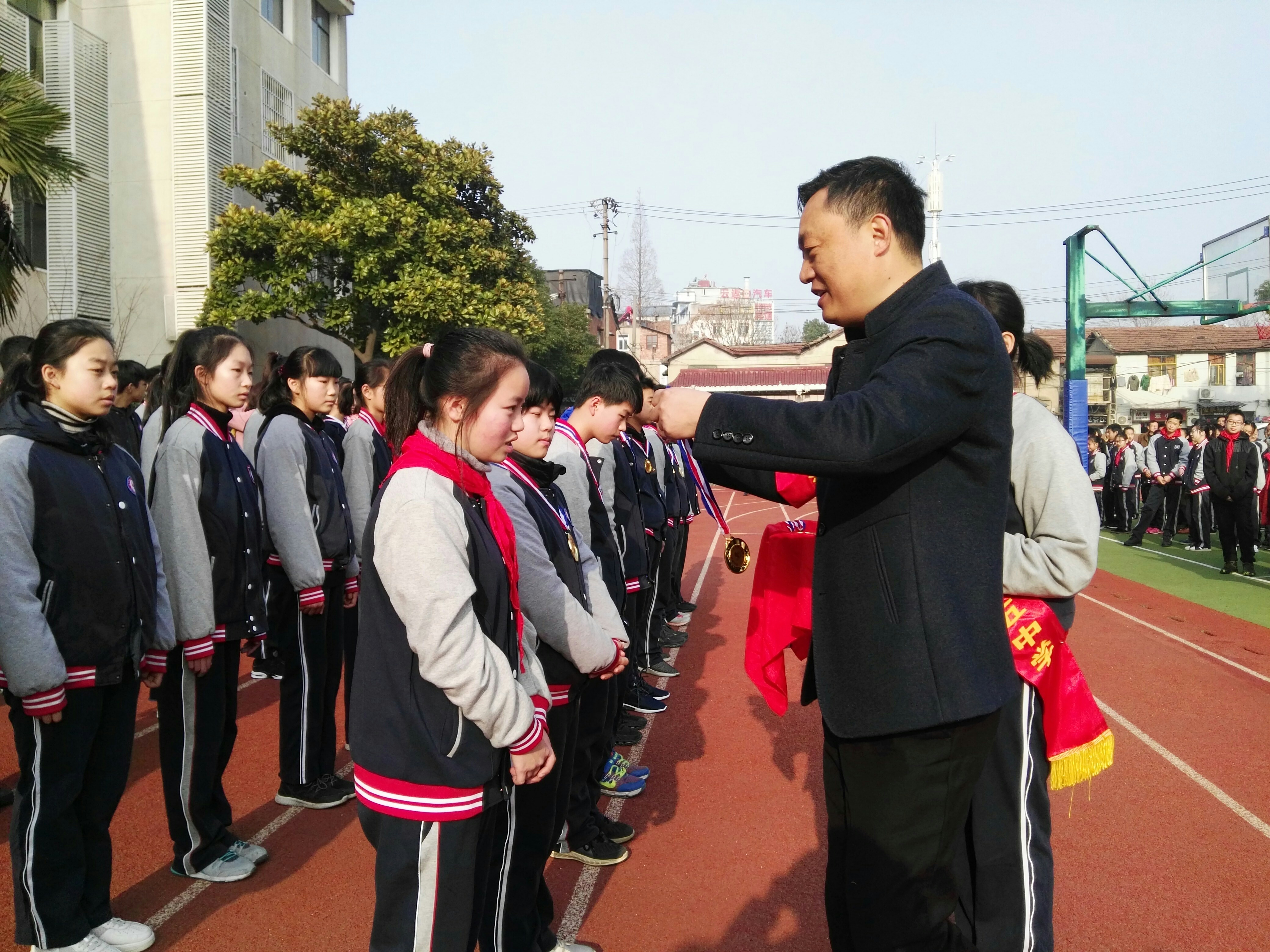 如何当好一个初中校长,如何当好一名初中校长