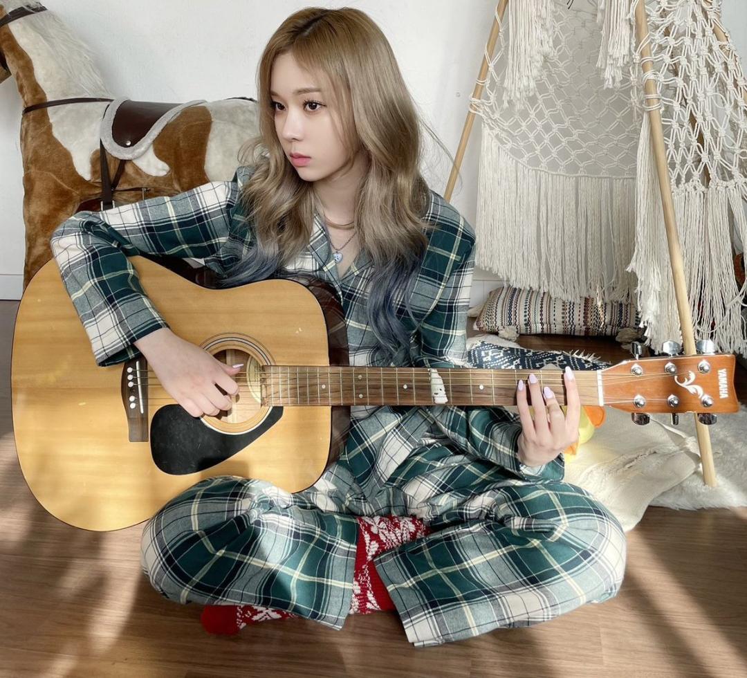 韩网炸了！女团成员工作时疑被*拍偷**裙底，6秒“作案”视频疯传…