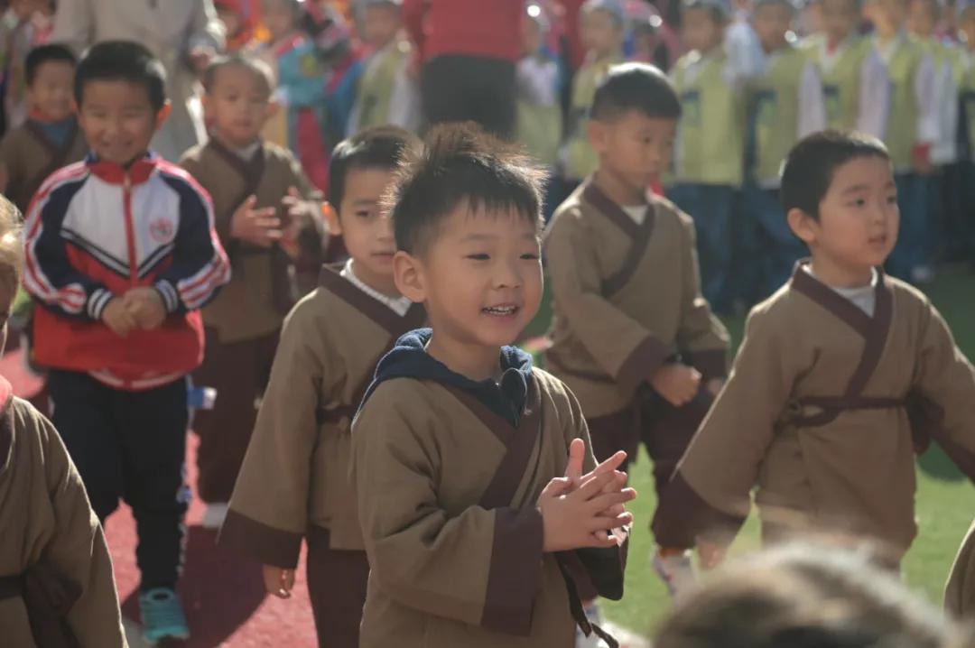 民族团结润童心家园携手共成长——和平五幼举行2021年秋季民族运动会