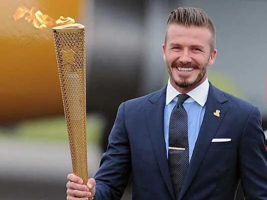 大叔每天晚上聊天都不理我,大叔白天和我聊天晚上不搭理我