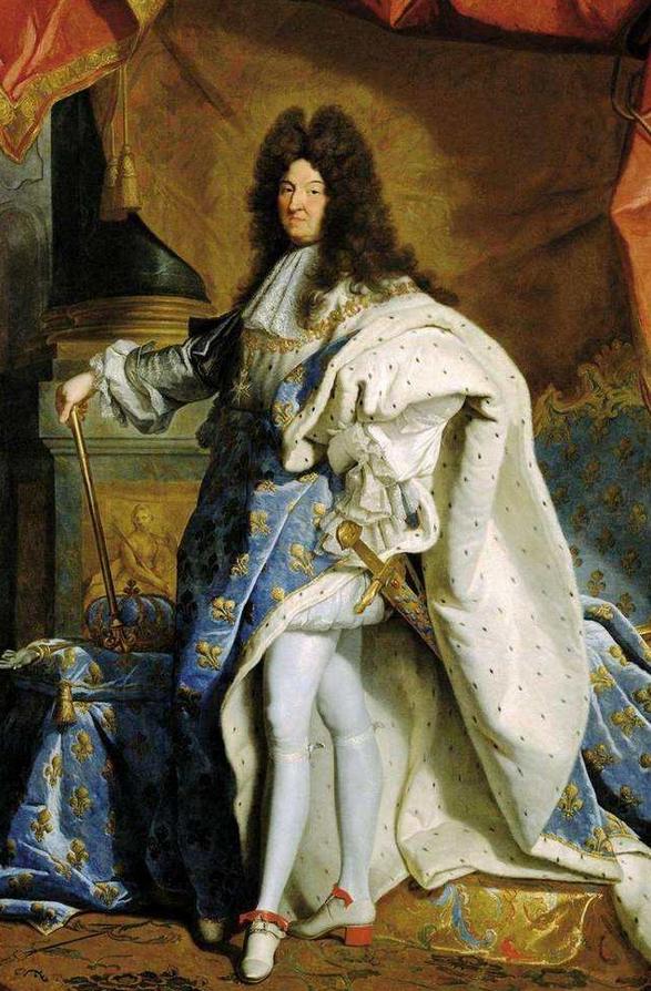 拆开刚买的小腿袜，男朋友特严肃的问：是不是打算饭后去踢个球？