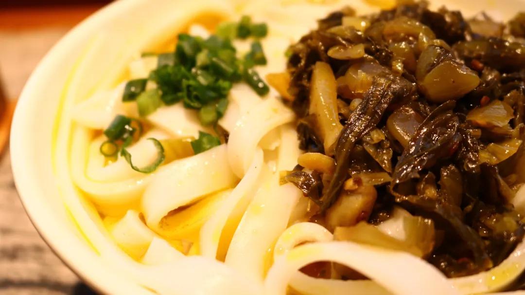 我只吃小面！打卡了这家手工粉后我真香了