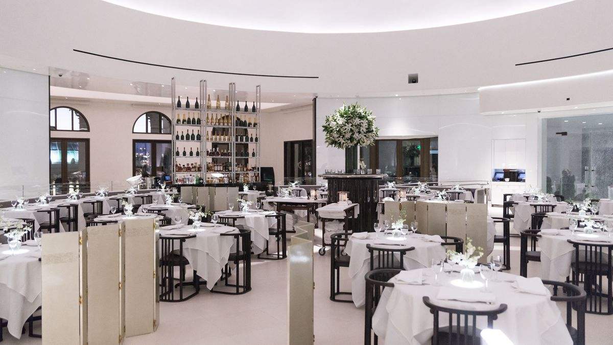 这个华人在美国被称作华人食神,80岁喜得子,老婆是美女还是硕士