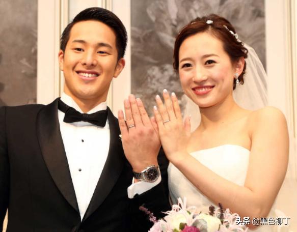 世锦赛超暖一幕！日本名将夺冠后用中文对中国妻子大声说：我爱你