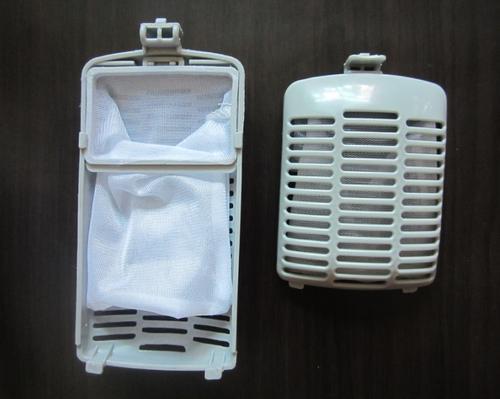 机洗完衣服发现全是毛絮，洗衣机的小机关要打开，之后不用烦了