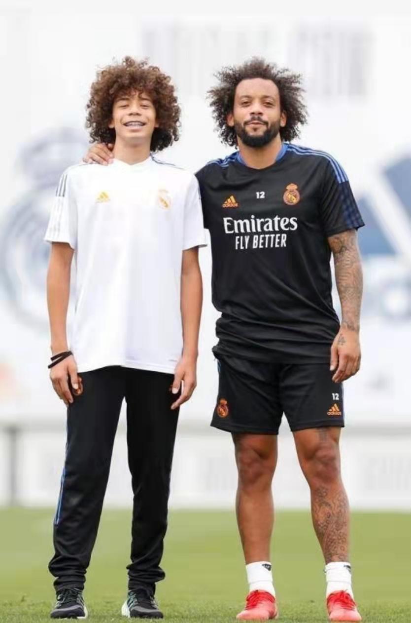 足坛前腰十大球员,足坛十大头球前锋