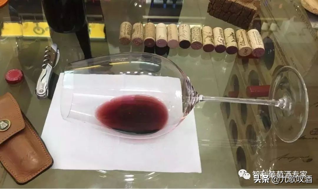 那个带唇印的红酒杯是什么杯？看完你就是朋友圈最懂葡萄酒杯的人