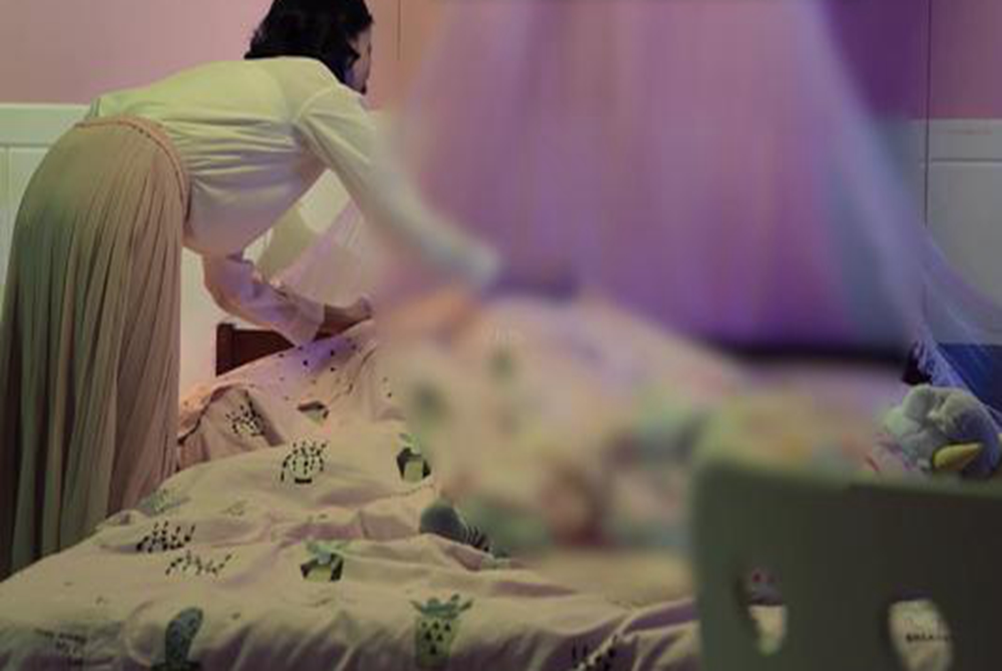 喜欢奶睡抱睡的宝宝更频繁夜醒,宝宝奶睡导致频繁夜醒怎么办