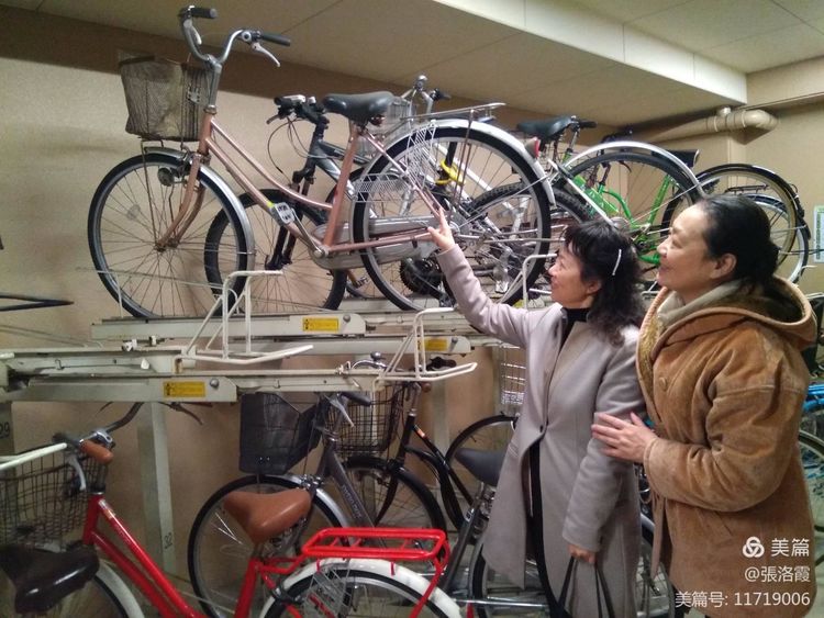 往马路扔自行车,扔自行车