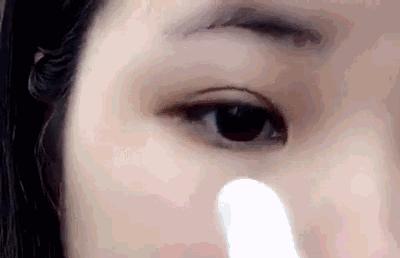 眼周脂肪粒要做什么医美,眼周围的脂肪粒适合用的护肤品