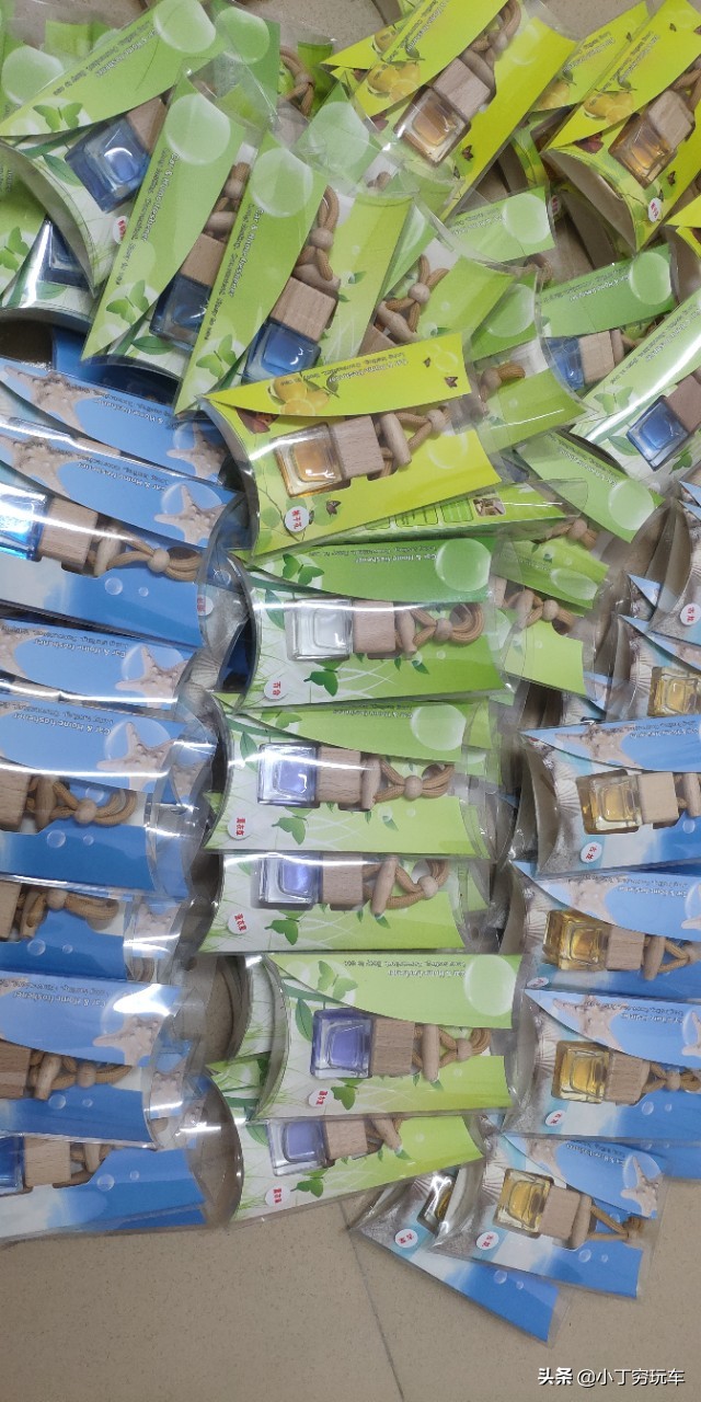 有什么可以化解汽车香水异味,车上异味大适合放什么样的香水