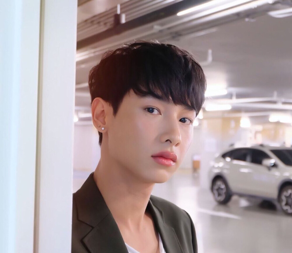 他泰让人一眼万年的外观：妞的鼻尖痣泡芙的笑眼文总的手