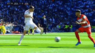 西甲裁判遭受围殴,皇马围攻裁判视频