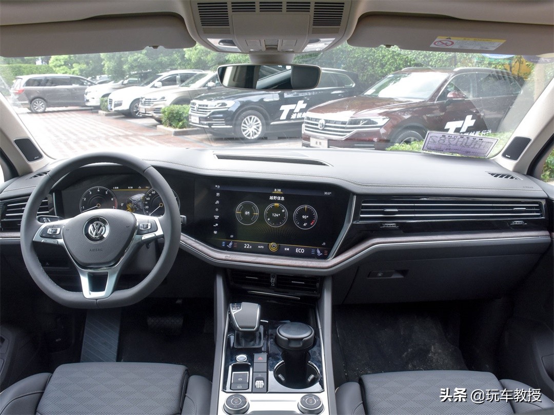 赚了赚了，老王400万的SUV，和我50万的SUV三大件一样的