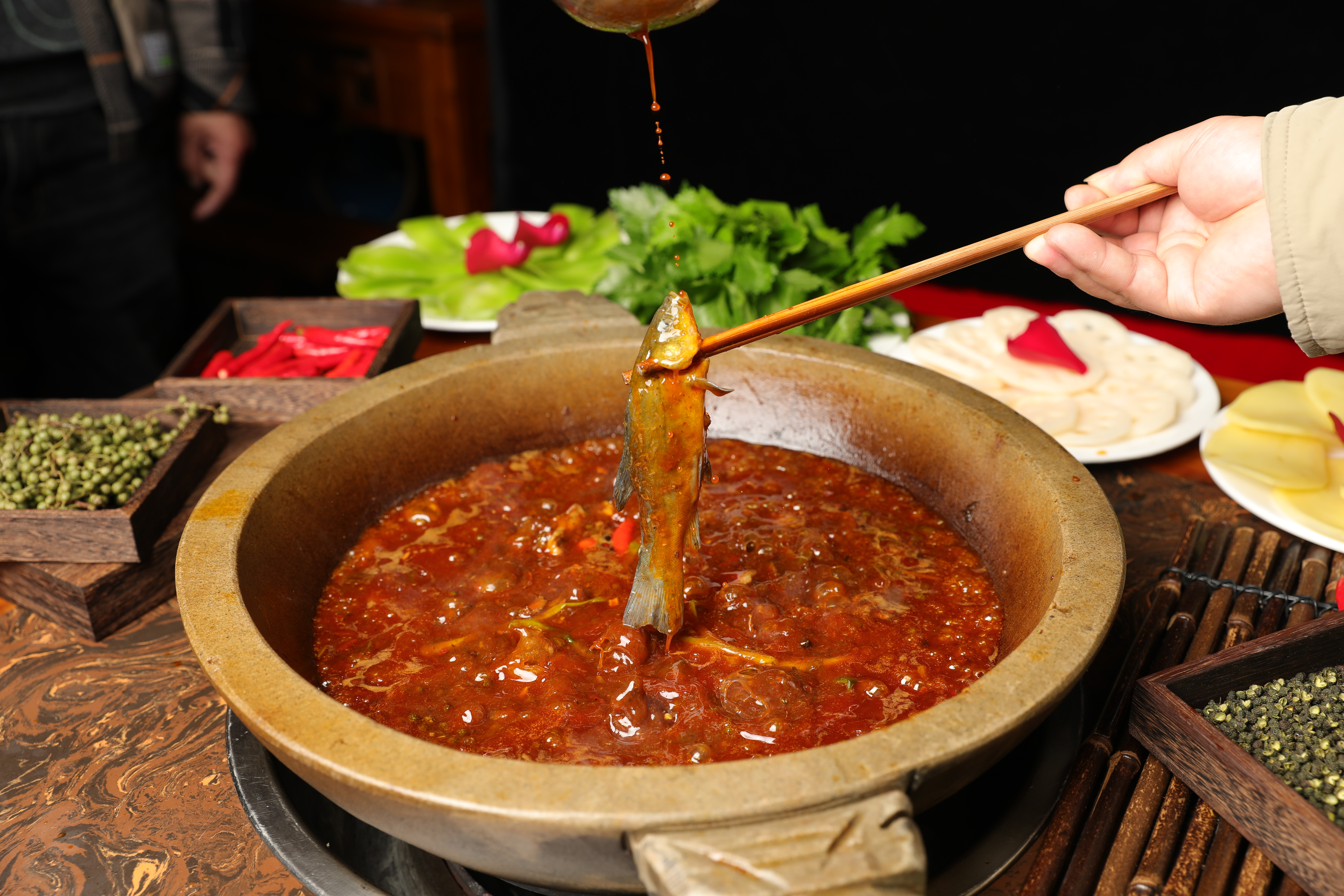 石锅苗苗鱼加盟条件是什么,石锅苗苗鱼加盟赚钱吗