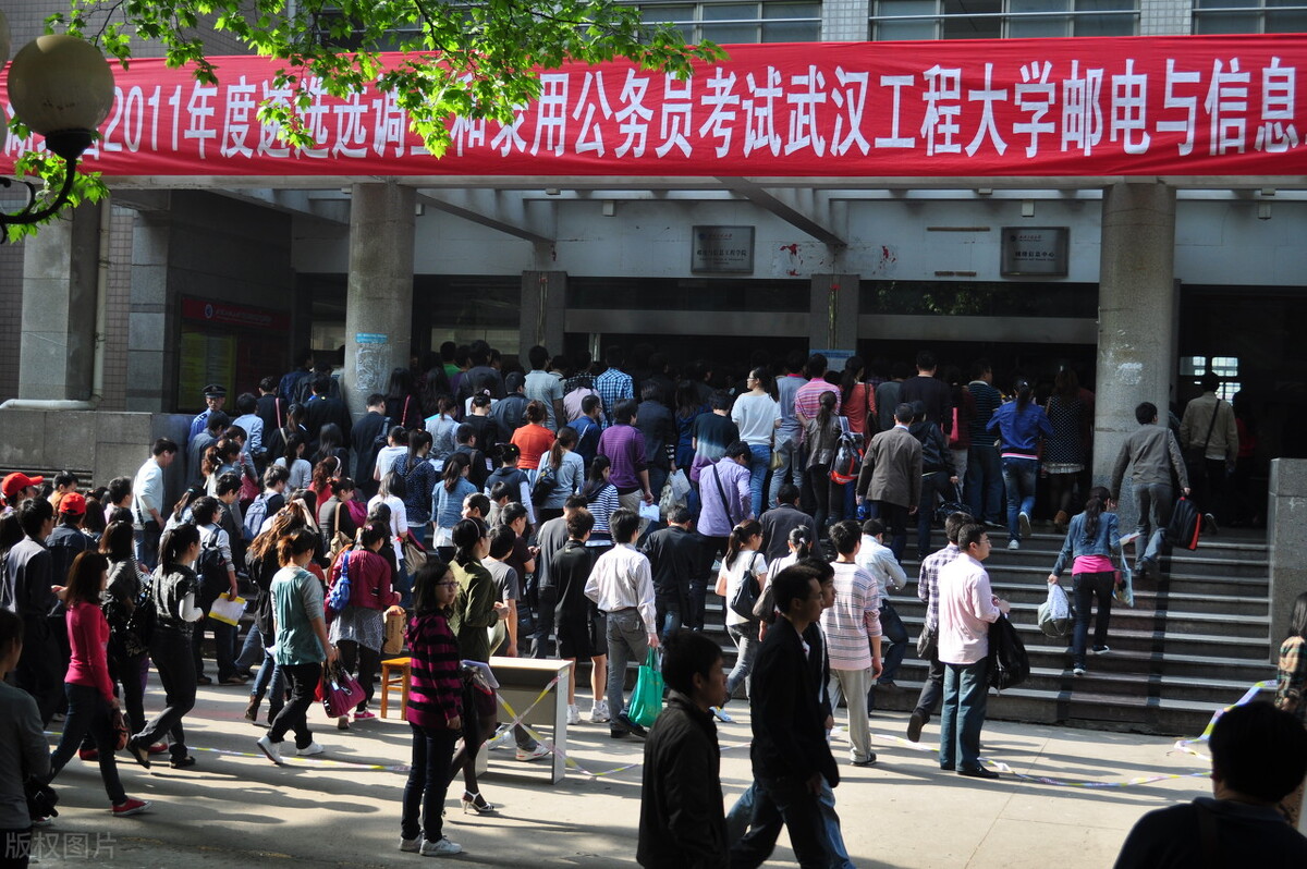 选调生必须是基层公务员吗,选调生和公务员之间有什么差别