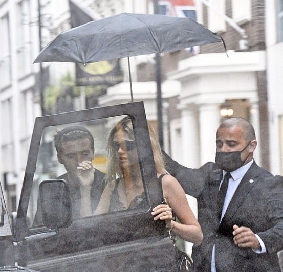 布鲁克林妮可拉穿搭采访,布鲁克林与妮可拉甜蜜照片