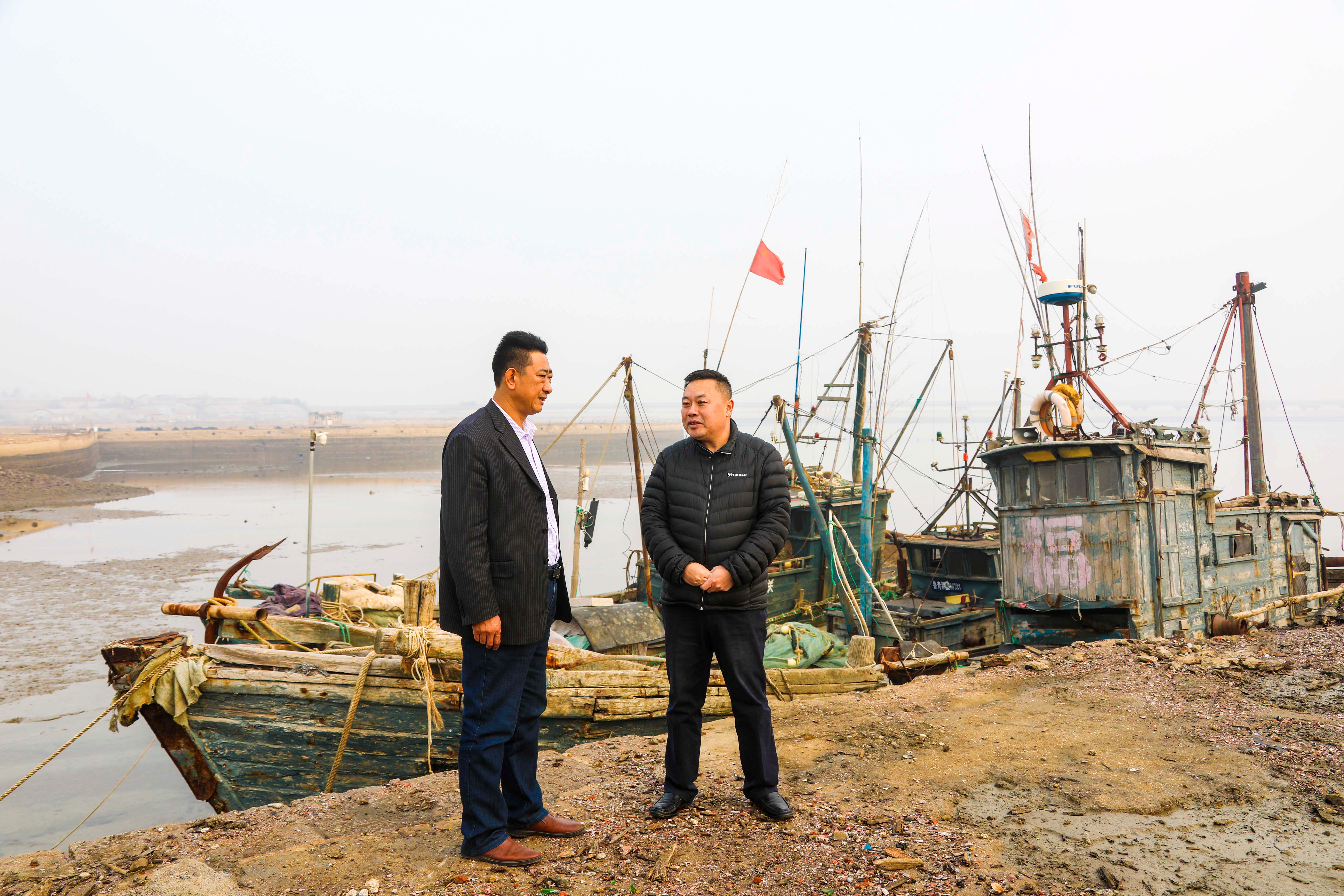 大海蔚蓝簇拥着的贡口村,灵动着纯美,播养海参和剥扇贝别具风情