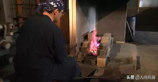 在仓库里找到一把日本武士刀,正宗的日本刀