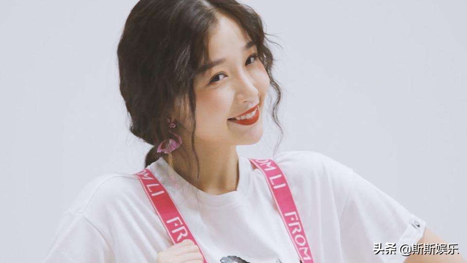 青2虞书欣提供叫醒服务，赵小棠素颜很真实，孔雪儿不敢面对镜头