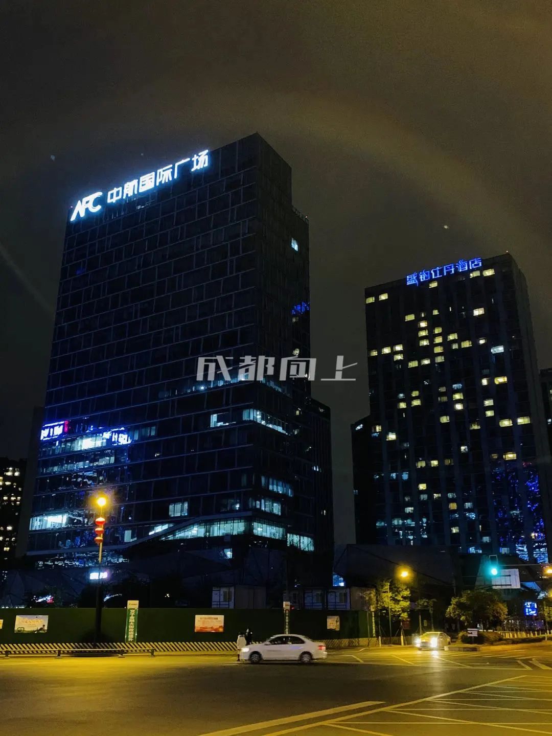 如何让成都变东京？网友：大LOGO收敛点