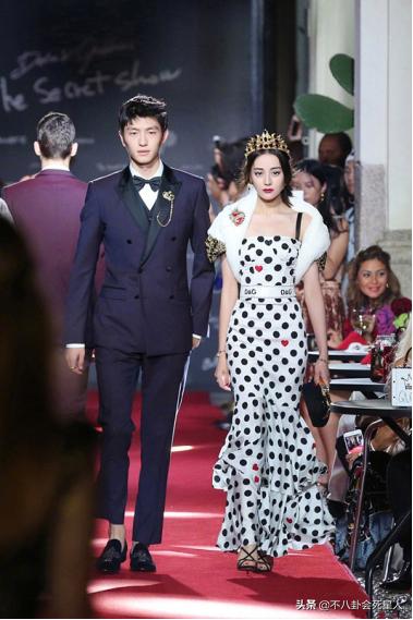 迪丽热巴靠颜值撑起来的造型,迪丽热巴刚出道与现在的对比照