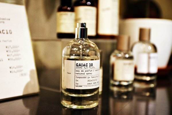 一分钱都没花的文案,大牌香水一句话广告文案