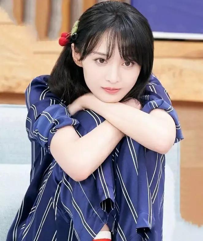 郑爽“代孕”，聪明人从她身上的三点早看得出来！