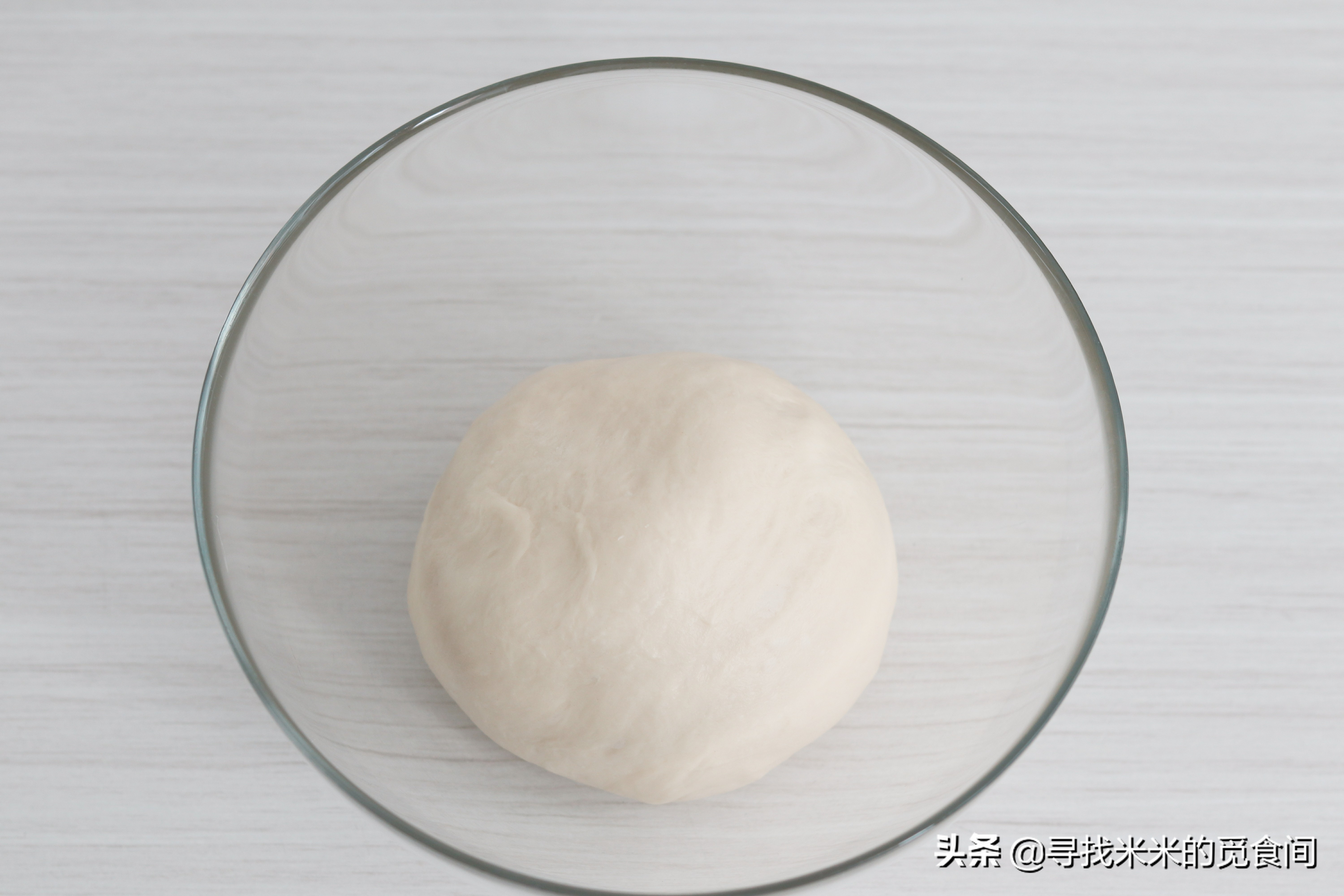 奶香浓郁的小餐包,怎样做软糯奶黄小餐包