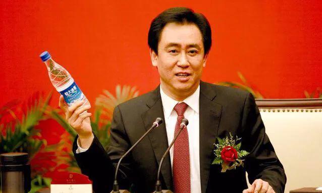 首富们的滑铁卢：王健林许家印兵败长白山李嘉诚亏损1400亿