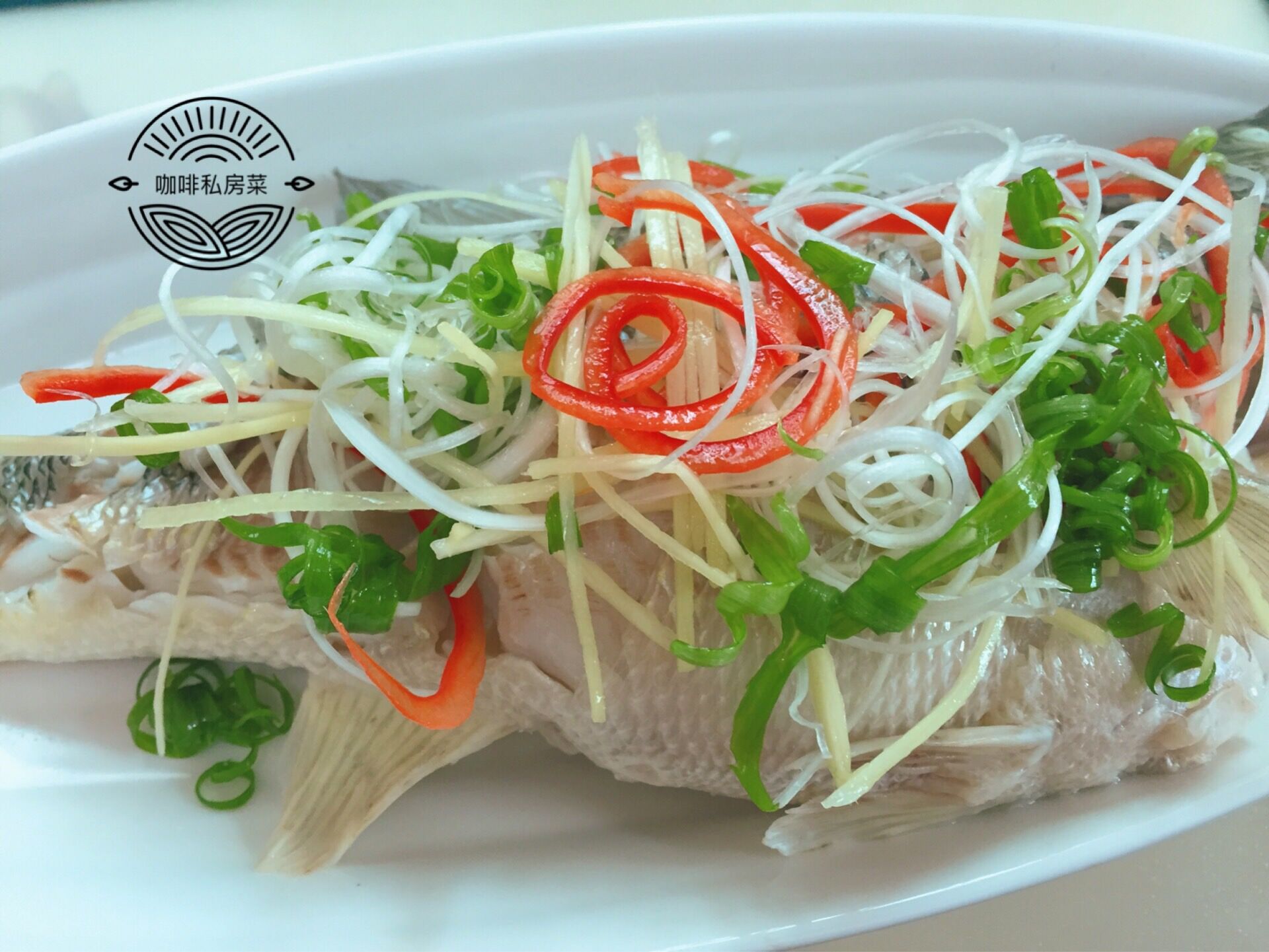 做清蒸鱼用什么油淋,清蒸鱼先放蒸鱼豉油还是先浇热油