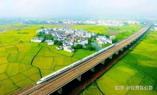 “这么光荣的一天，决不在辽远的将来，而在很近的将来。”