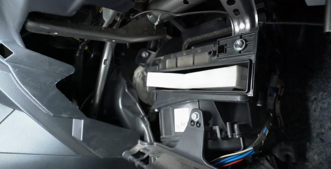 空调滤芯发臭怎么处理,空调制热发臭是什么原因