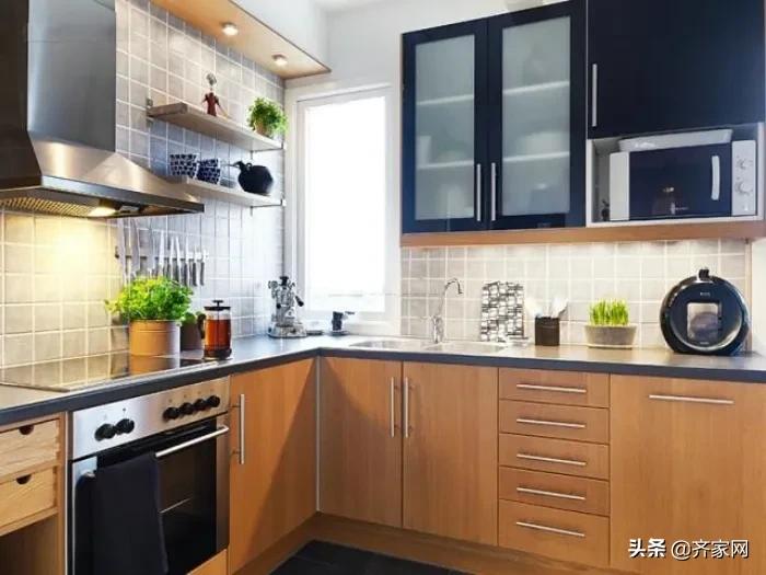 侧吸油烟机被吊柜挡住,油烟机排烟管吊柜遮挡