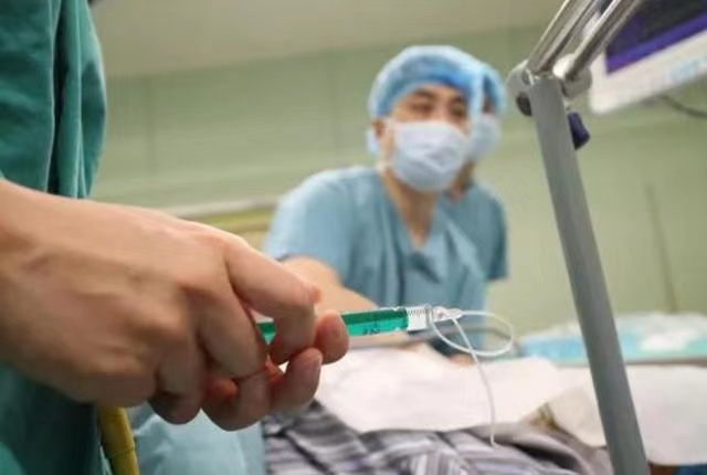 产房护士怒怼家属,产房引产护士说真话