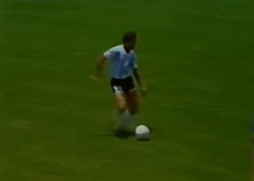 马拉多纳更衣室喊阿根廷视频,马拉多纳不要为我哭泣图片