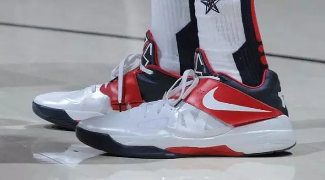 杜兰特的脚是不是扁平足,杜兰特的脚大了一些