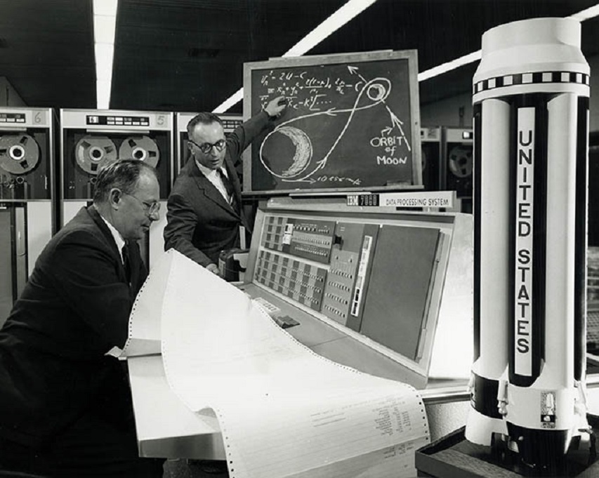 嫦娥五号和阿波罗登月对比照,美国阿波罗登月存在哪些疑点