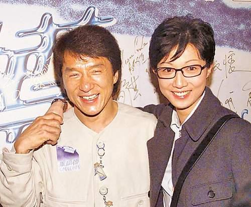 插足成龙家庭，被母亲骂“*鸡做**都没人要”，女儿离家改姓娶同性