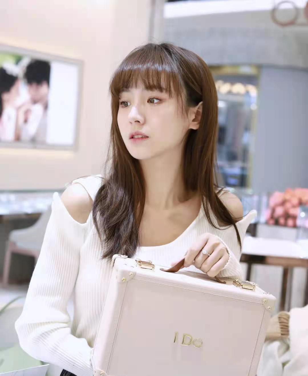 男士戴金戒指戴左手还是戴右手,男士右手戴戒指的正确戴法