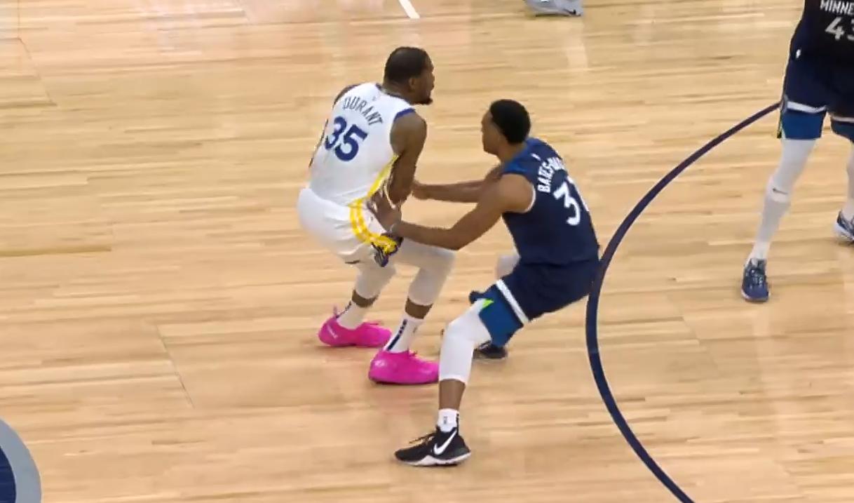 这也吹犯规？注定载入史册的无耻判罚！裁判*球赌**了吗？