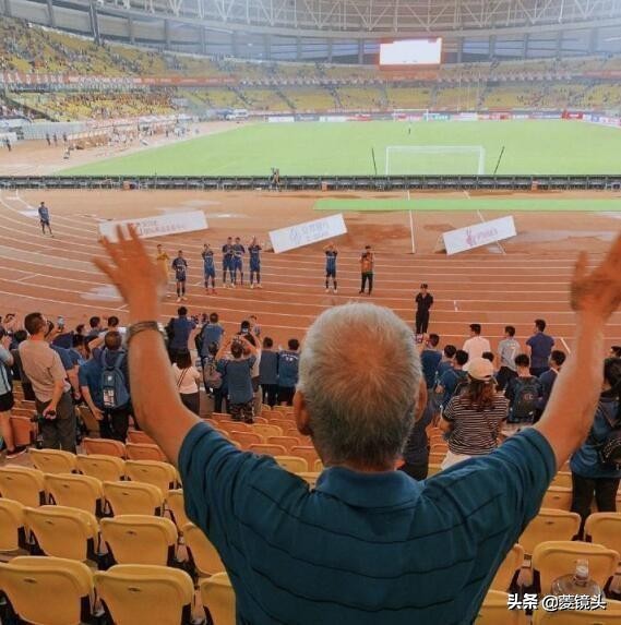 武汉球迷助威苏宁,武汉球迷的热情