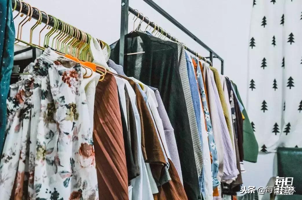 月薪4000月供2000房贷压力大吗,月薪1万还3000车贷压力大吗