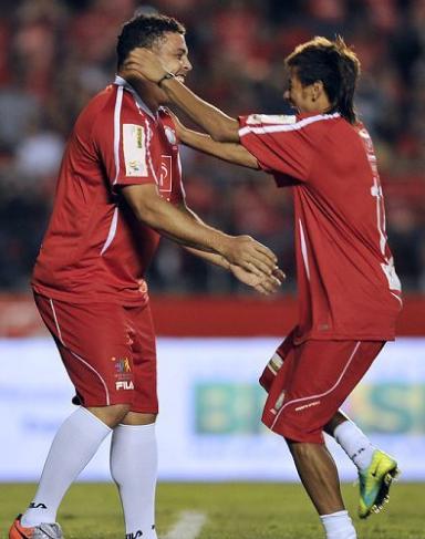 巴西足球24脚传球罗纳尔多,巴西足球巨星罗纳尔多