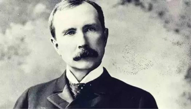 从日薪5元到亿万身家,从周薪5美元到美国首富