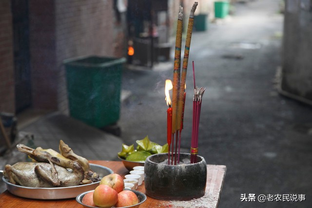 中元节上坟的三忌讳四供品,七月十五中元节祭拜带什么