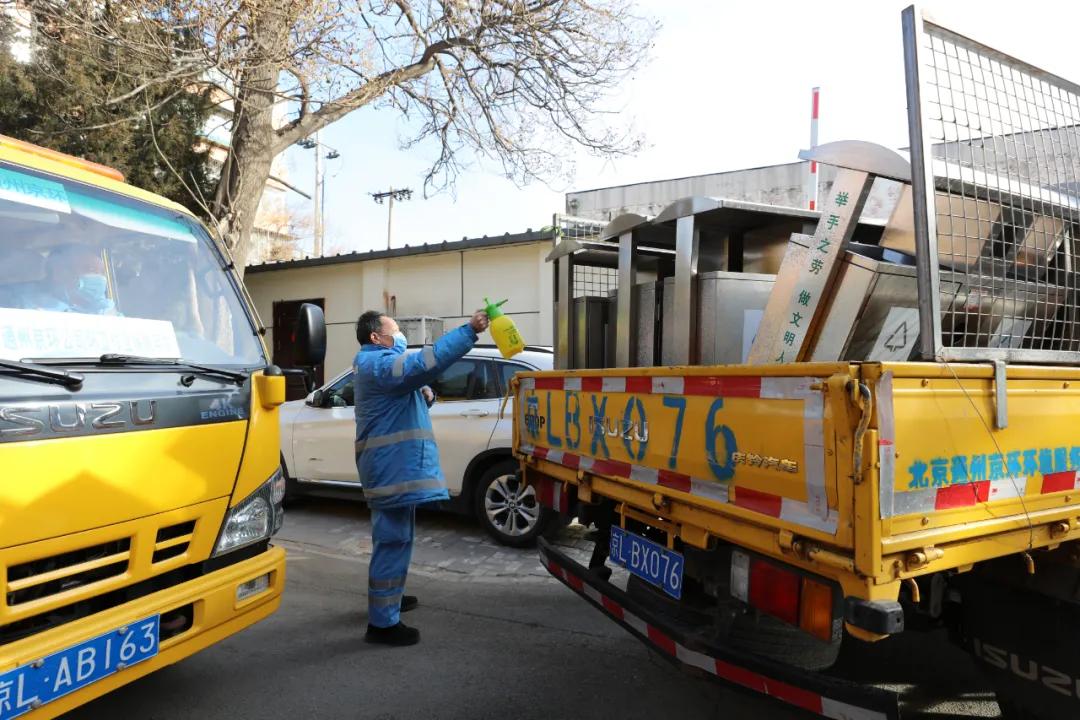 实拍!-10℃阵风7级,通州街头4000余名环卫工人在岗,消杀清扫防控疫情