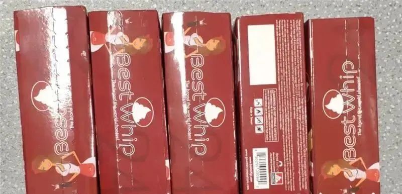 外卖小哥收到神秘东西,快递小哥接到神秘电话