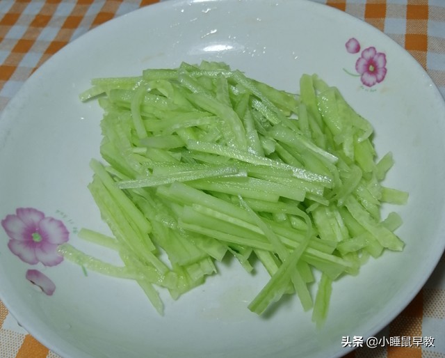 简单好吃的家常菜做法凉拌金针菇,凉拌金针菇美味爽口做法简单好吃