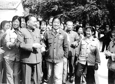 领导人与足球：毛*东泽**曾是校队传奇守门员，*小平邓**为看球当掉衣服